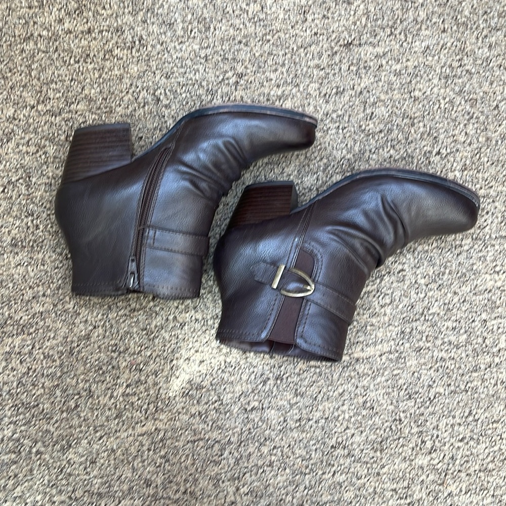 Women’s Size 7.5 M  Ankle Boots heel Bootie Brown Casual - Picture 3 of 9